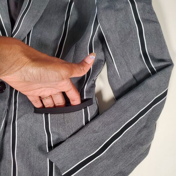 Tahari Women’s Blazer Jacket Size 2 Gray Black White Stripe Lined Fitted Classic - Picture 6 of 14